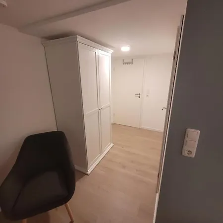 Im Souterrain Mit Eigenem Bad * Celle